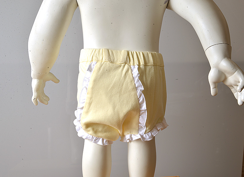 Ruffle Diaper Cover Baby Bloomer. Pastel Yellow & White Ruffled